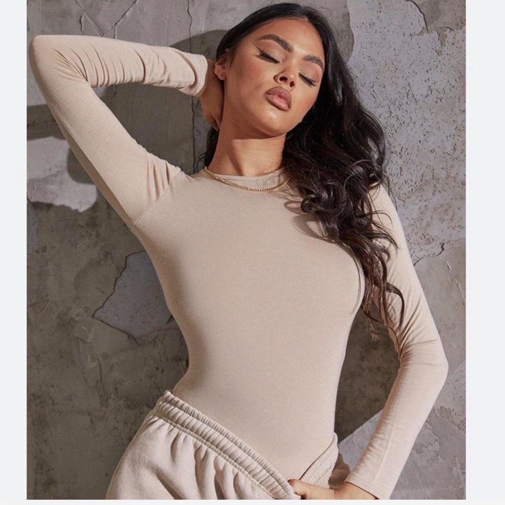 PRETTY LITTLE THING BASIC CREW NECK BODYSUIT SIZE US 6